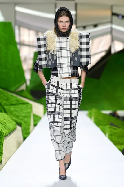 Look 49